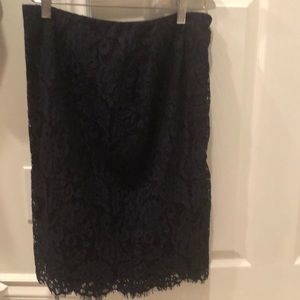 New with tag. Banana republic pencil skirt in size 2.